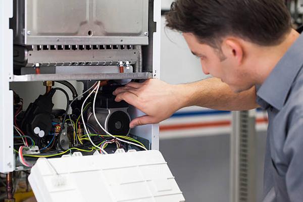 How HVAC Repair Contractors Ensure Year-Round Comfort